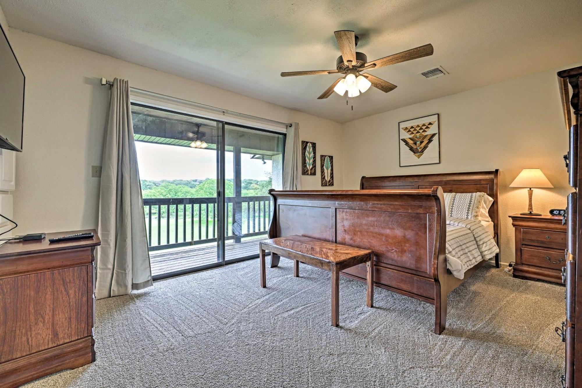 Modern Lakeside Golf Course Retreat With Deck! Canyon Lake Exteriör bild